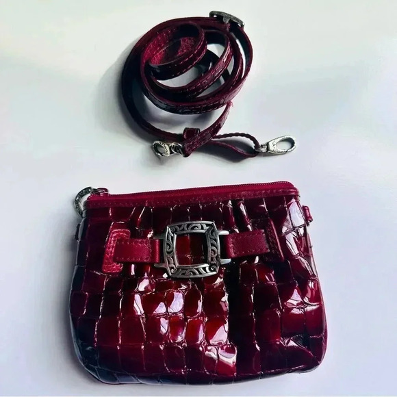 Nwot Brighton Patent Leather Croc Embossed Red/Burgundy Wallet Crossbody - Picture 1 of 5